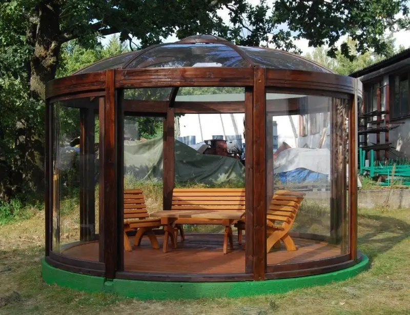 How to sheathe a gazebo inside and out: descriptions of materials (siding, lining, polycarbonate, blockhouse) and photos of finishing ideas