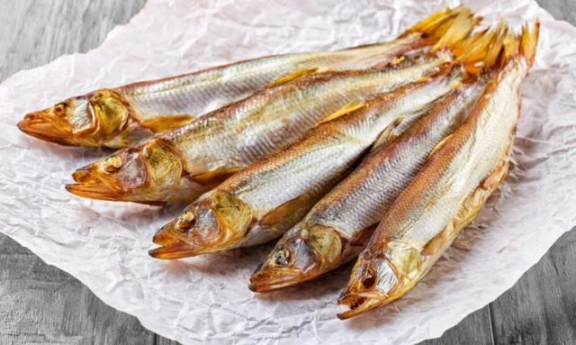 How to smoke hot, cold smoked smelt