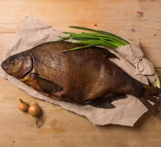 How to smoke hot smoked bream: in the smokehouse, in the oven, photo, calorie content