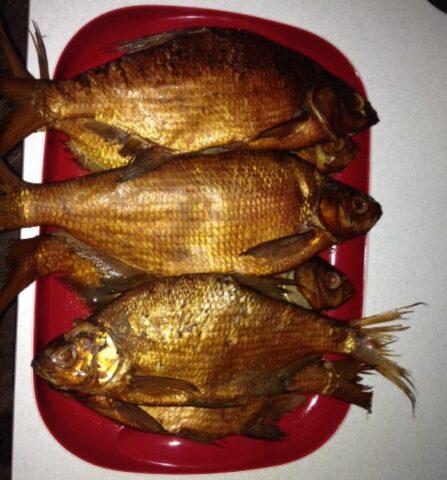 How to smoke hot smoked bream: in the smokehouse, in the oven, photo, calorie content