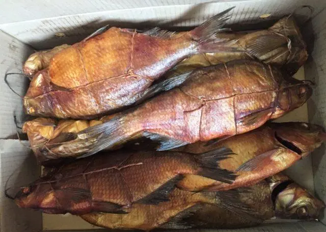 How to smoke hot smoked bream: in the smokehouse, in the oven, photo, calorie content