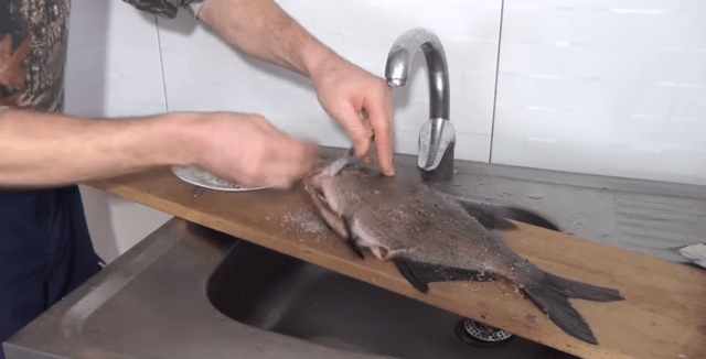 How to smoke hot smoked bream: in the smokehouse, in the oven, photo, calorie content