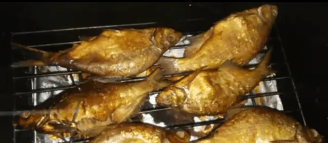 How to smoke hot smoked bream: in the smokehouse, in the oven, photo, calorie content