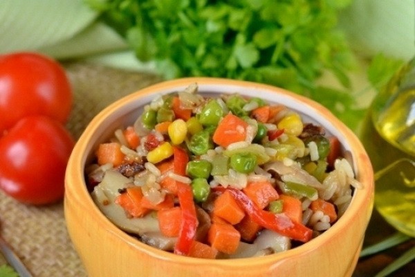 How to stew potatoes with mushrooms in a cauldron