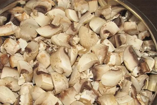 How to stew potatoes with mushrooms in a cauldron