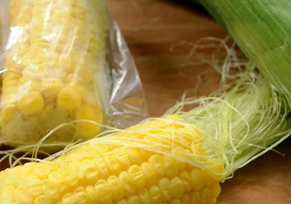 How to store corn on the cob at home: ways