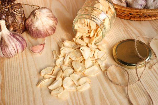 How to store garlic so that it does not dry out 