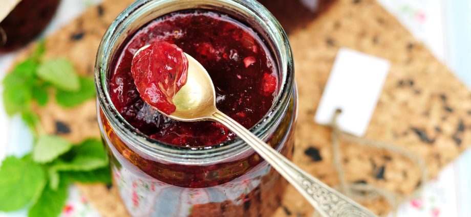 How to thicken filling jam: how to thicken liquid baking jam with starch flour thickener