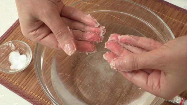 How to wash (clean) hands after cleaning mushrooms oil: simple ways