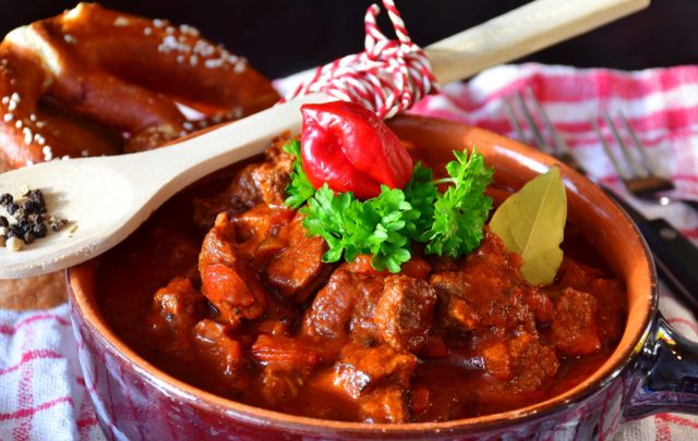 Hungarian pork goulash: step by step recipes with photos