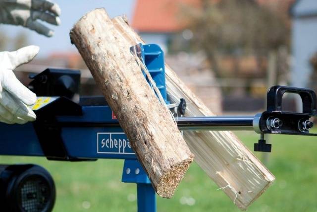 Hydraulic wood splitter with own hands