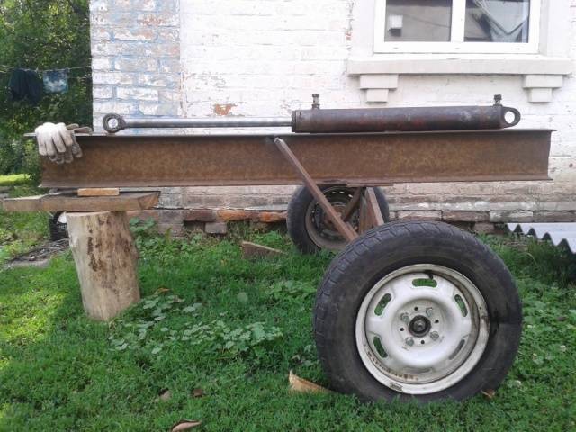 Hydraulic wood splitter with own hands