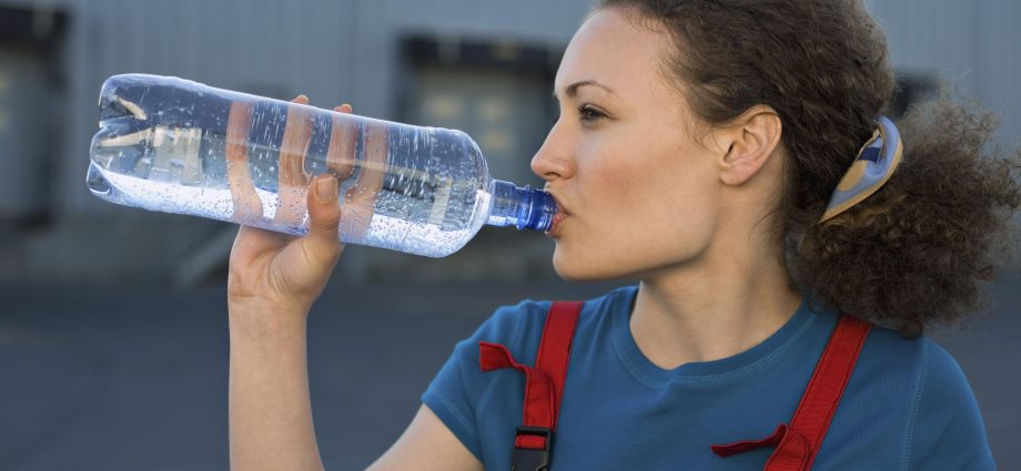 In hot weather, it is worth resting more often and drinking plenty of water