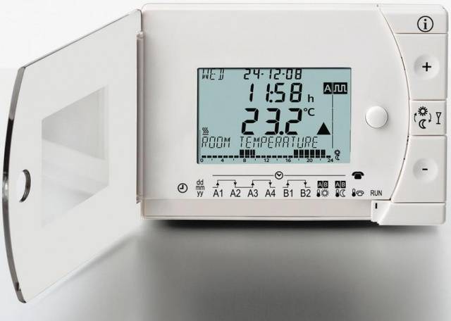 Infrared heaters with thermostat