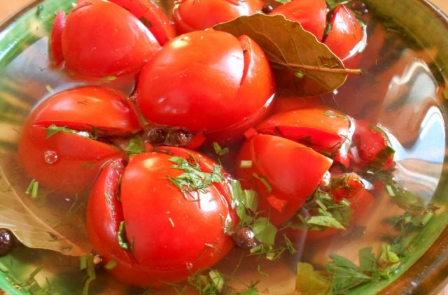 Instant Garlic Marinated Tomatoes