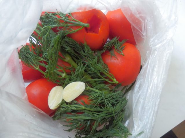 Instant Garlic Marinated Tomatoes