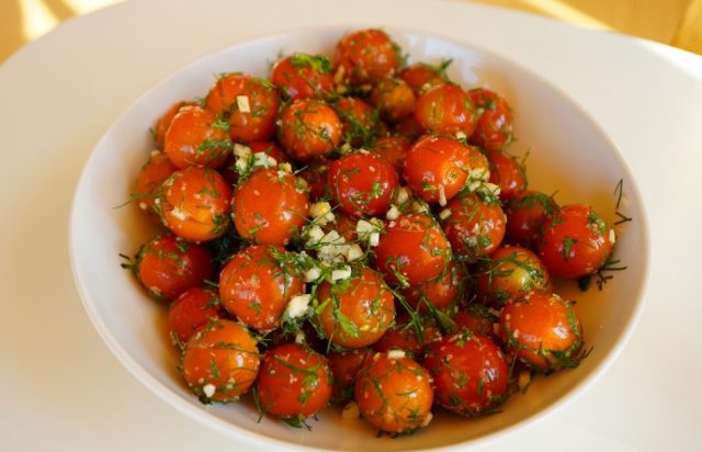 Instant Garlic Marinated Tomatoes