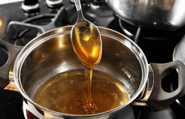 Invert sugar syrup for bees