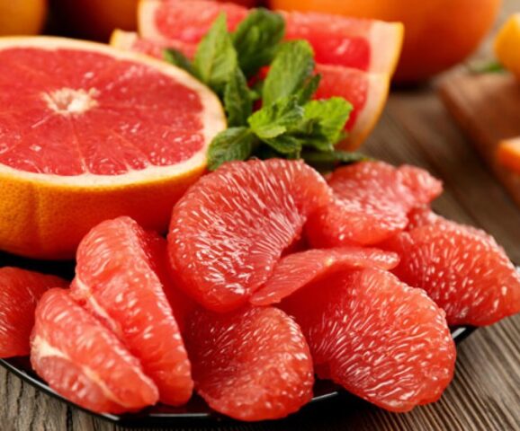 Is it possible for diabetics to have grapefruit and how much sugar is in it