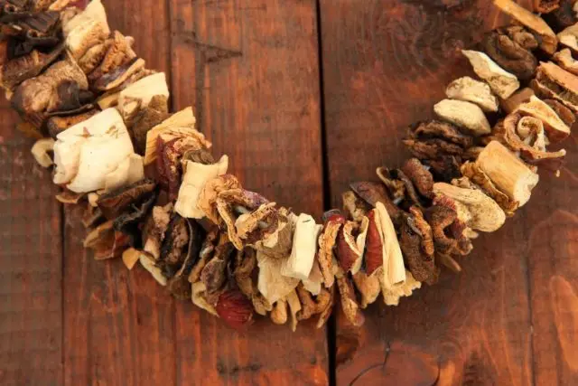 Is it possible to dry chanterelles for the winter and how to do it correctly