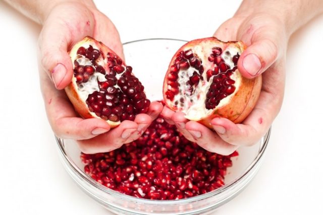 Is it possible to eat pomegranate at night for weight loss