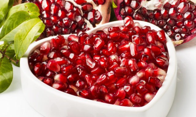 Is it possible to eat pomegranate at night for weight loss