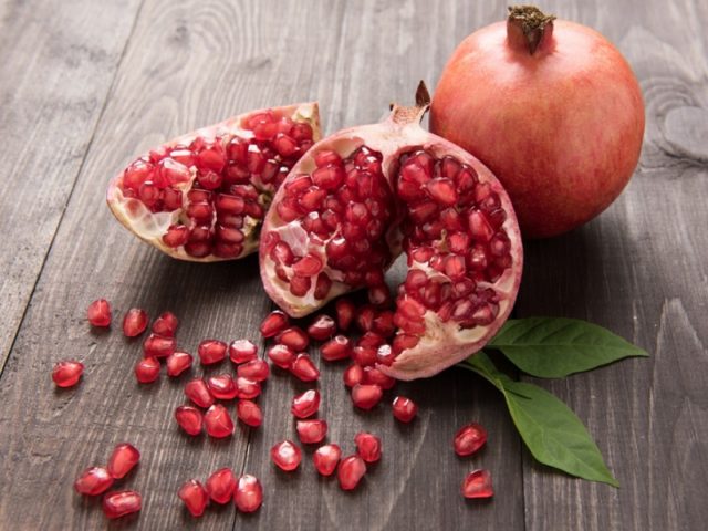 Is it possible to eat pomegranate at night for weight loss