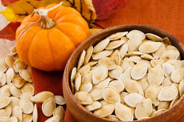 Is it possible to eat pumpkin seeds while losing weight