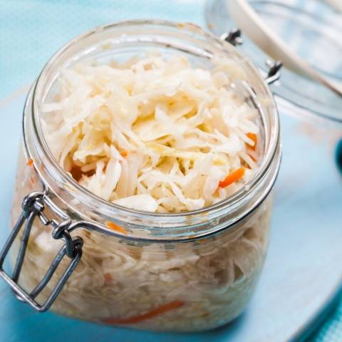 Is it possible to ferment cabbage in a plastic bucket