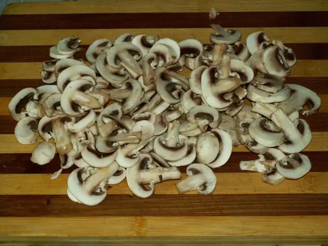Is it possible to freeze champignons in the freezer: fresh, raw, canned