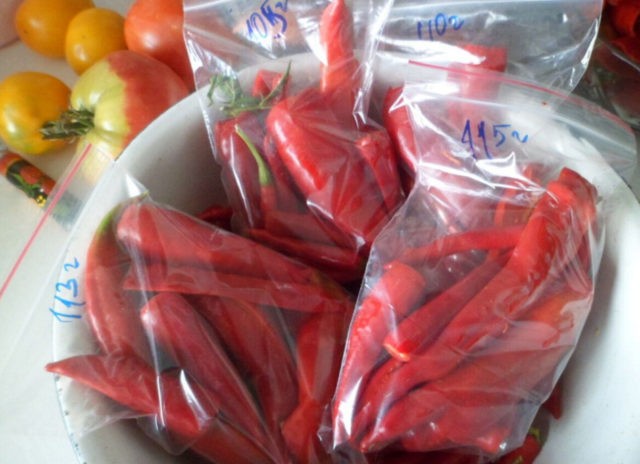 Is it possible to freeze hot peppers for the winter: recipes and methods for freezing in the freezer at home