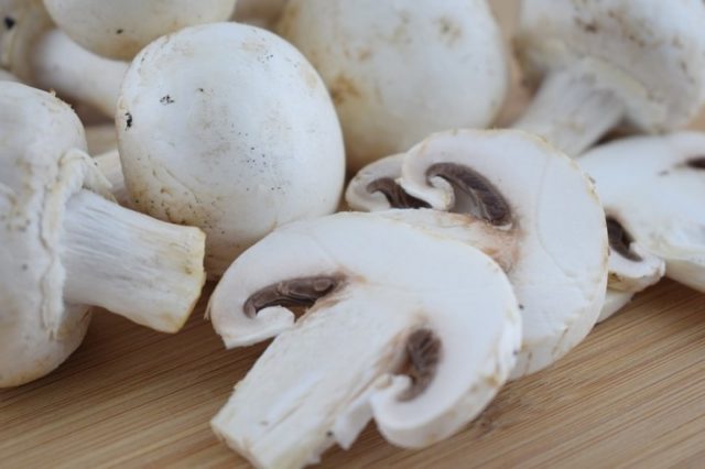 Is it possible to get poisoned with champignons: symptoms and signs of poisoning, first aid