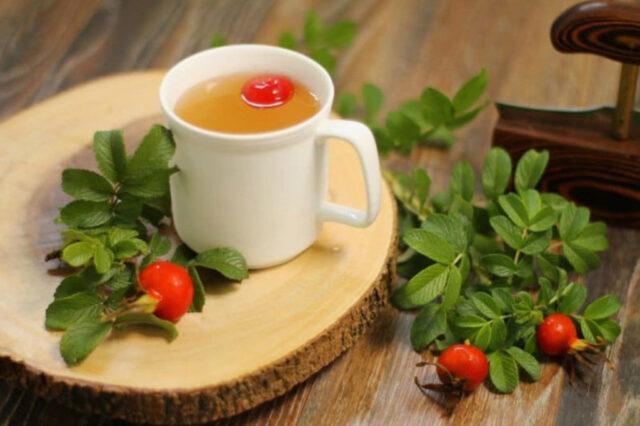 Is it possible to give rose hips to children: fruits, decoctions, infusions