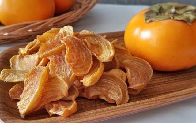 Is it possible to persimmon with gastritis and stomach ulcers