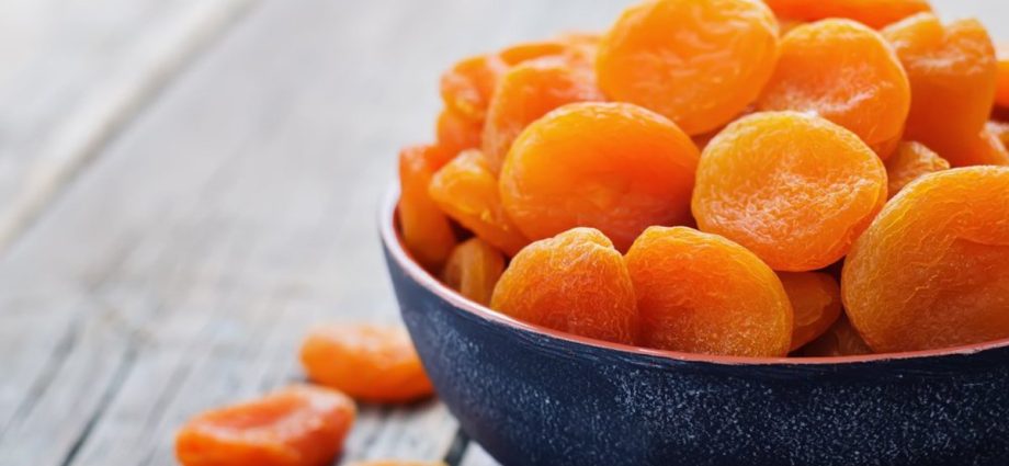 Is sulfur dioxide present in dried fruit dangerous?