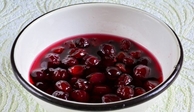 Jam Pyatiminutka (5-minute) from pitted cherries: delicious recipes for the winter