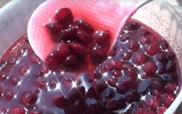 Jam Pyatiminutka (5-minute) from pitted cherries: delicious recipes for the winter