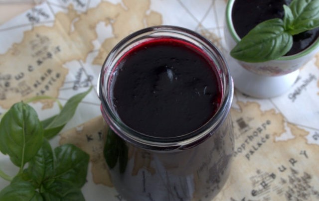 Jelly-like blackcurrant jam