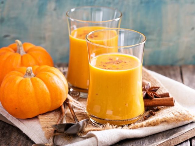 Juice from pumpkin and apples for the winter