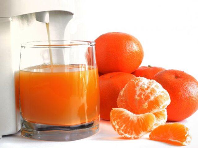 Juice from tangerines at home: recipes, how to make in a blender and for the winter