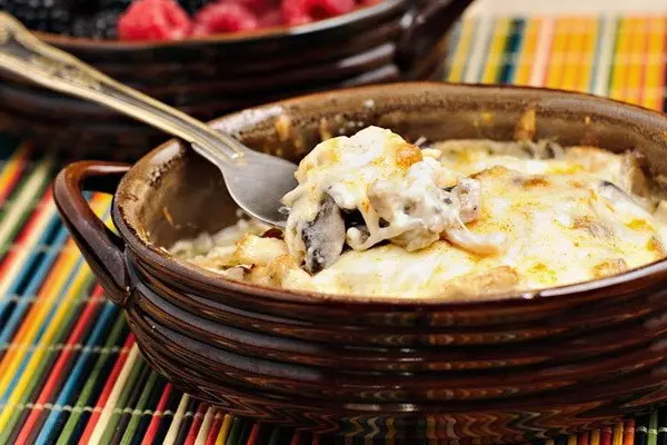 Julienne recipes with chicken and mushrooms with sour cream