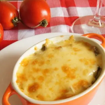 Julienne with mushrooms, chicken and cream: homemade recipes