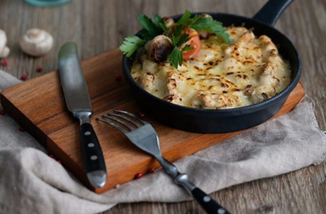 Julienne with mushrooms: recipes for cooking in the oven, in a pan, in a slow cooker