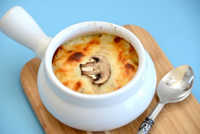 Julienne with mushrooms: recipes for cooking in the oven, in a pan, in a slow cooker