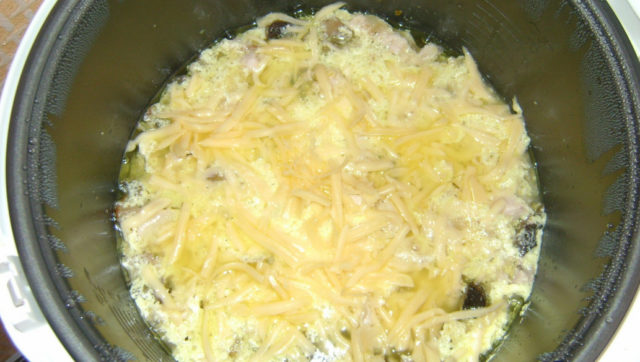 Julienne with mushrooms: recipes for cooking in the oven, in a pan, in a slow cooker