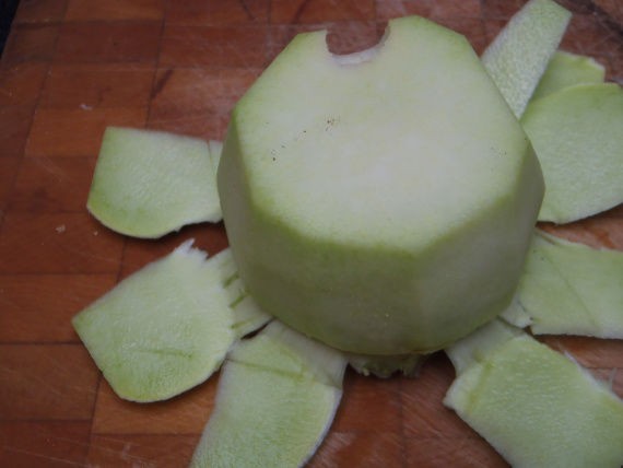 Kohlrabi cabbage: useful properties and contraindications