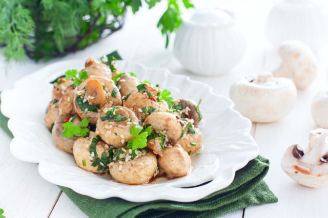 Korean champignons at home: recipes with photos