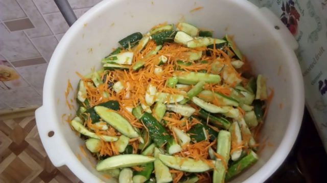 Korean-style cucumber salad with meat: recipes with photos and videos