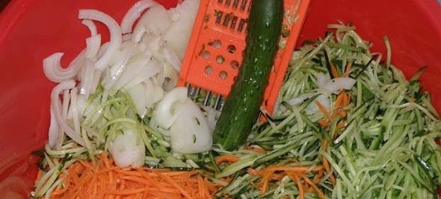 Korean-style cucumbers for the winter through a grater