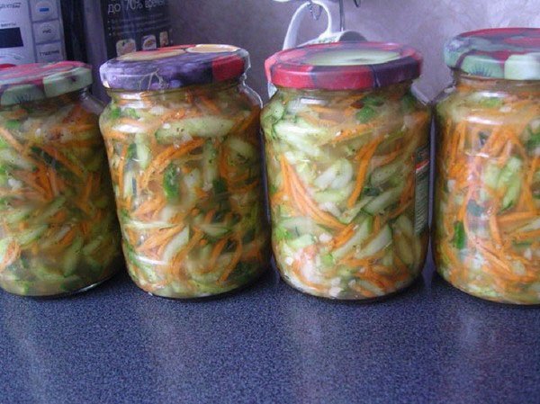 Korean-style cucumbers for the winter through a grater